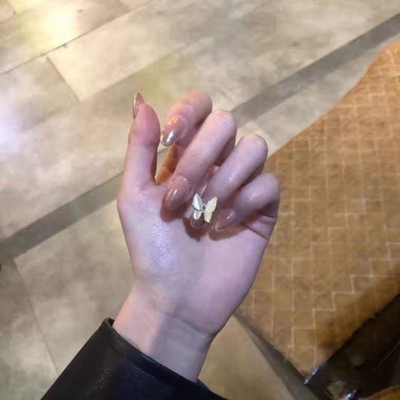 Butterfly Charm Press-on Nail Nude - Picture 2 of 7